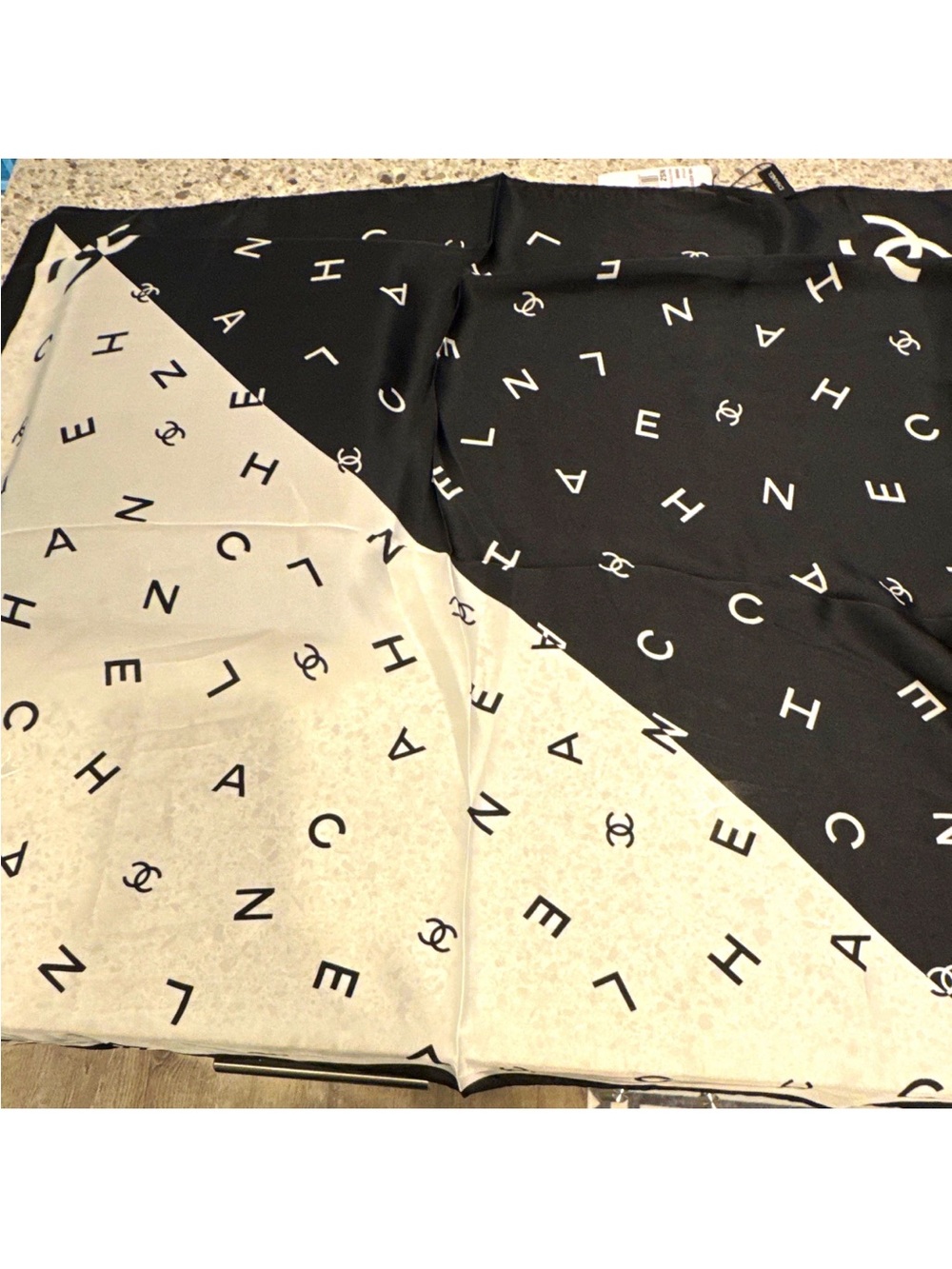 Source Unknown Black and Cream Logo-Print Wrap Scarf